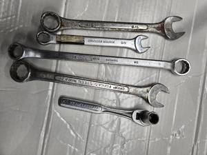 Lot of 5 wrenches hand tools ( Used)