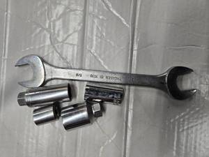 Lot of 4 Huge and specialized sockets plus Thorsen 3030 15/18 wrench (Used)