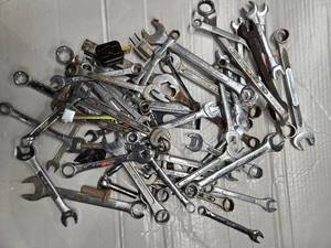 lot 17 image: Lot of 30 wrenches, and other hand tools ( USED)