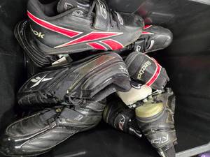 lot 34 image: A pair of 6 adult football shoes (NEW)