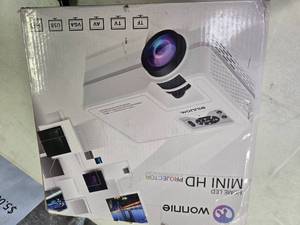 lot 39 image: Wonnie Home LED Mini HD Projector (NEW)