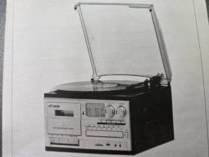 lot 40 image: Victor Cosmopolitan 8-IN-1Turnable Music Center