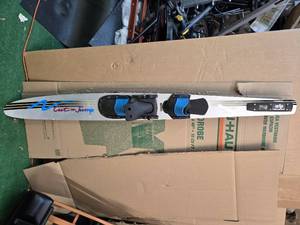 lot 49 image: N Cut n Jump Wide Board Ski ( Use, Single)