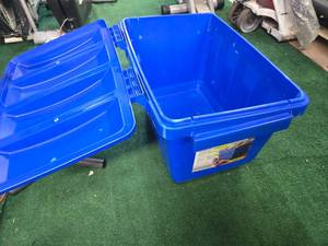 lot 95 image: A lot of 20 tote with wheels (Like new)