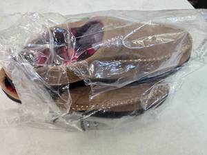lot 100 image: Easy winter wear shoe
