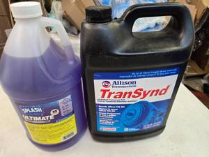 lot 101 image: Splash Ultimate Windshield Washer and Allison One Gallon Transmision Oil