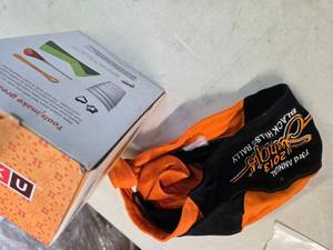 lot 112 image: Zoku Tools and a head tiehat