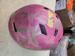 lot 125 image: Kids Helmet (USED)