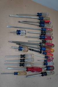 lot 209 image: Assorted Screwdrivers and Torx Drivers