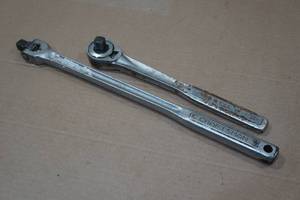 lot 211 image: 2 Craftsman Socket Wrenches