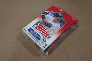 lot 245 image: 2023 Topps Series 2 Baseball Cards