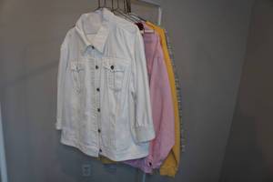 lot 266 image: Womens Tops