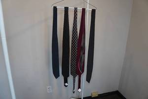 lot 272 image: 5 Mens Ties
