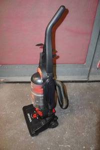 lot 287 image: Bissell Powerforce Vacuum