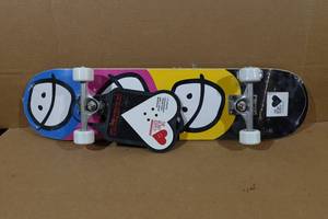 lot 20 image: The Heart Supply Skateboard