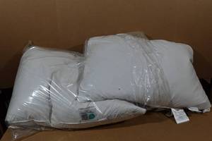 lot 34 image: 2 Down and Feathers Standard Pillows