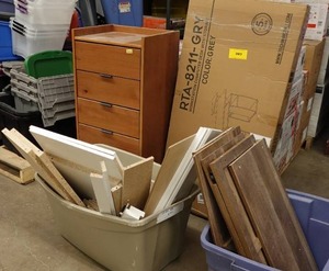 lot 101 image: Assorted Furniture
