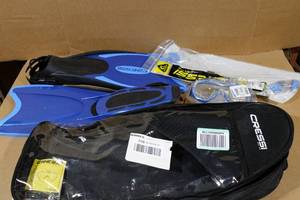 lot 119 image: Cressi Adult Palau Fin Snorkel Set -Fin Size SM