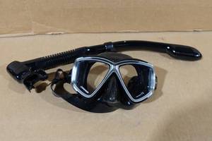 lot 121 image: Cressi Pano 4 Snorkel Set