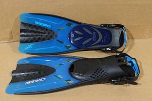 lot 123 image: Cressi Tonga Fins -SM