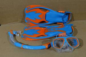 lot 124 image: Cressi Kids Snorkel Set -Fins Size LXL