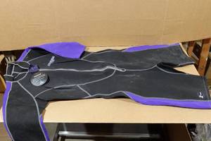 lot 126 image: Cressi Lido Womens 2mm Wetsuit -XXL6, Purple
