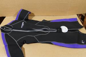 lot 127 image: Cressi Lido Womens 2mm Wetsuit -S2, Purple