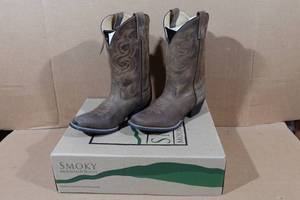 lot 136 image: Smoky Mountain Boots -Ladies 7.5