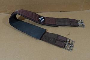 lot 146 image: Professionals Choice Girth -Size 42