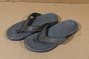 lot 194 image: Vionic 544MTide Mens Post Toe Sandals -Size 9