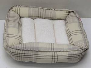 lot 78 image: Orthopedic Cuddler Dog Bed - Boots & Barkley - Small