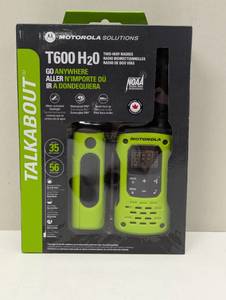 lot 68 image: Two-way Radio, T600 35 Miles Waterproof Green, 2-pack
