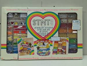 lot 17 image: STMT D.I.Y Jewelry Studio Set Beads Friendship Bracelets Kit 1,500 Pieces