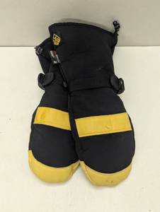 lot 159 image: Saranac Gauntlet Premium Deerskin Ski Mittens - Medium