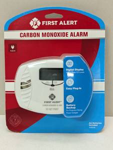 lot 66 image: FIRST ALERT Dual-Power Plug-In Carbon Monoxide Detector with Battery Backup and Digital Display, CO615 , White