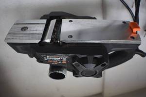 lot 44 image: WEN 6528 3.8-Amp 2-38 Inch Electric Hand Planer