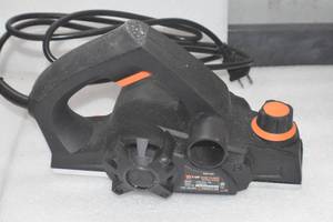 lot 39 image: WEN 6528 3.8-Amp 2-38 Inch Electric Hand Planer