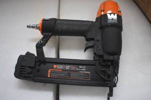lot 50 image: WEN Brad Nailer