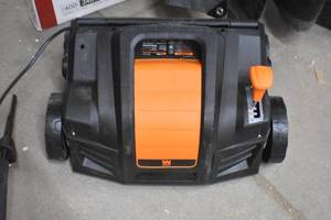 lot 70 image: WEN DT1516 16-Inch 15-Amp 2-in-1 Electric Dethatcher and Scarifier with Collection Bag