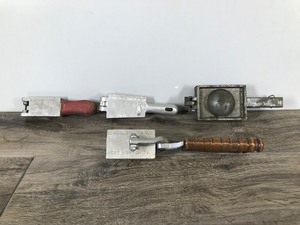 lot 31 image: 4 - Vintage Molds for Making Fishing Sinkers