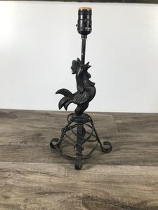 lot 53 image: Vtg Cast Iron Base Rooster Lamp Country Farmhouse Black Metal Chicken