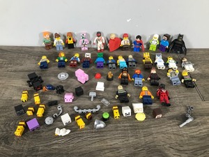 lot 70 image: Lot of Lego Figurines and Some Lego Pieces