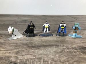 lot 72 image: Lot of 5 Jada Toys Die Cast Figurines - Minecraft and DC Comics Batman