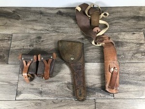 lot 92 image: Gun Holsters & Gun Cleaning Pouch - Some Military Issue