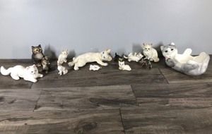 lot 106 image: Lot of Cat Figurines - Lefton - Global Art & More