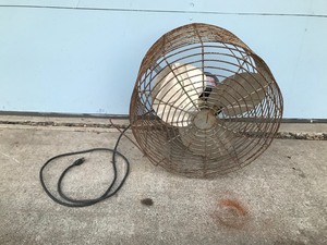 lot 124 image: 3 Blade Caged Metal Fan with a Dayton Split Phase Fan and Blower Electric Motor  - 13 hp