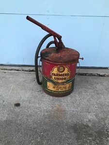 lot 127 image: vintage Farmers Union Co-Op 5-gallon oil can, likely from the 1950s