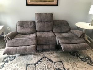 lot 133 image: Micro Fiber Grey Dual Reclining Couch - Electric - Smoke Free House