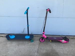 lot 372 image: 2 - Scooters