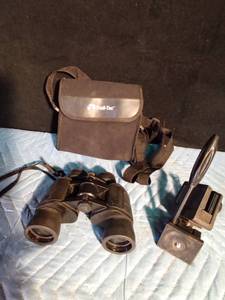 lot 230 image: Trail-Tec binoculars and window mount for a spotting scope